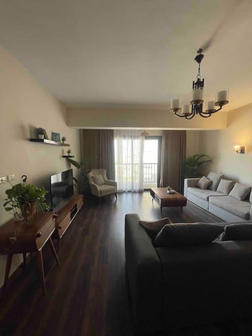Modern In Portoncwith Pool Le Caire
